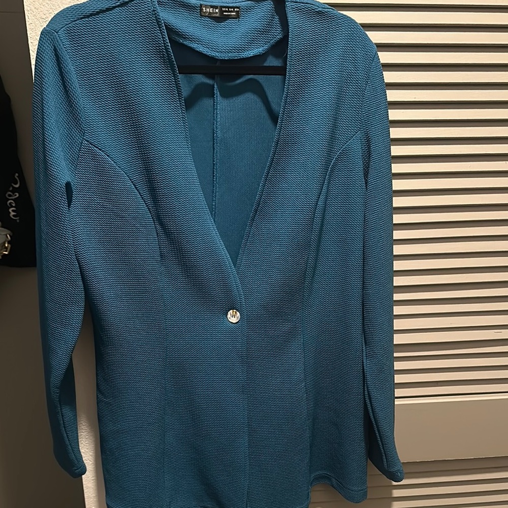 Elegant Teal Blazer with Button